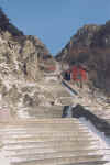 TaiShan_escaliers_milieu.jpg (79735 bytes)